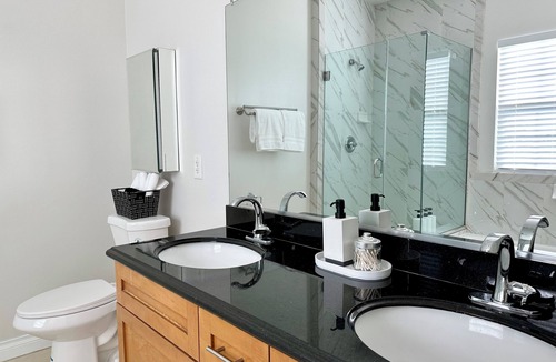 Fullerton House | Spacious 5-bedroom townhome in fantastic Placentia with AC, WiFi