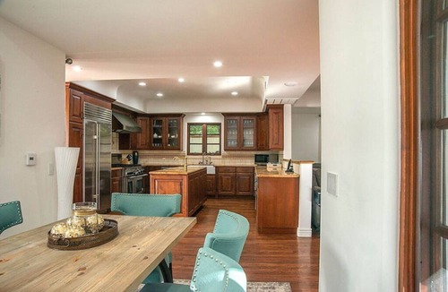 Hollywood Hills House | Spacious 5-bedroom house with WiFi, AC in fabulous Los Angeles