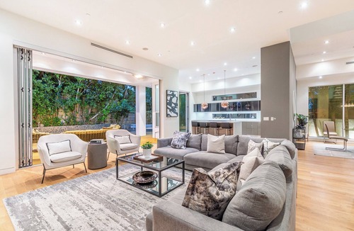 La Brea House | Spacious 5-bedroom Villa C, Pool & Spa