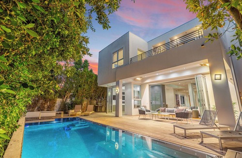 La Brea House | Spacious 5-bedroom Villa C, Pool & Spa