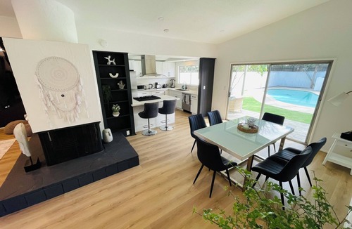 Reseda House | Spacious 5-bedroom house in marvelous Los Angeles with WiFi, AC