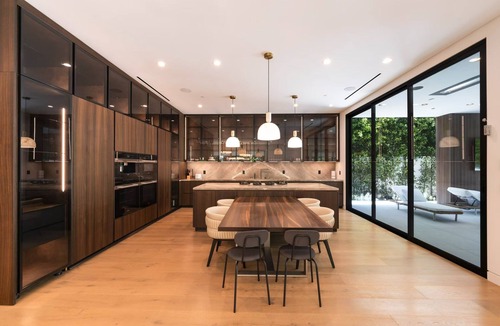 Beverly Grove House | Spacious 5-bedroom house in fabulous Los Angeles with WiFi, AC
