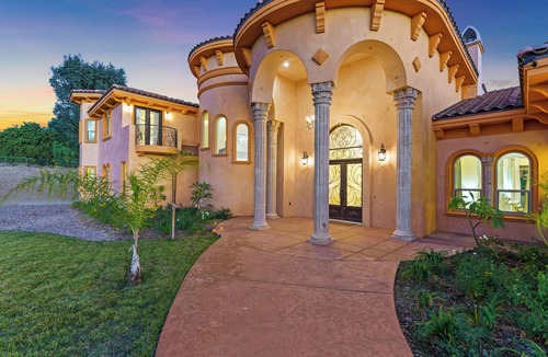Woodcrest House | Spacious 6-bedroom house in beautiful Riverside Mansion