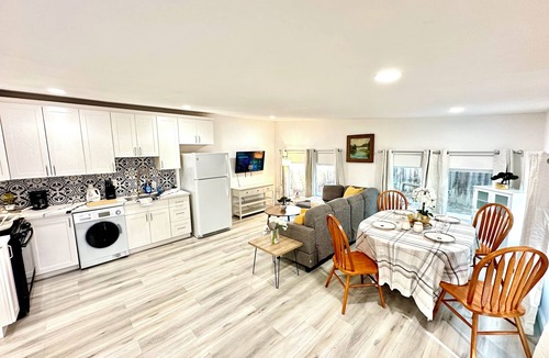 Sunnyvale House | Spacious 6-bedroom house in Sunnyvale with WiFi access