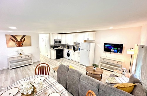 Sunnyvale House | Spacious 6-bedroom house in Sunnyvale with WiFi access