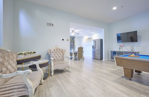 Alhambra House | Spacious 6 bedroom house with pool