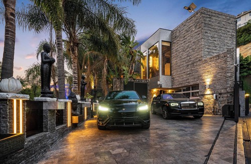 Hollywood Hills West House | Spacious 6-bedroom house in delightful Los Angeles with WiFi, AC, fitness room