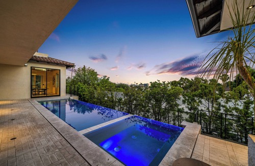 Hollywood Dell House | Spacious 6-bedroom house with WiFi, fitness room in lovely Los Angeles