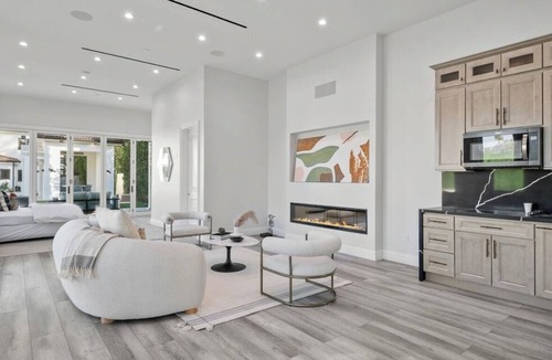 Tarzana House | Spacious 6-bedroom house with WiFi, AC in amazing Los Angeles