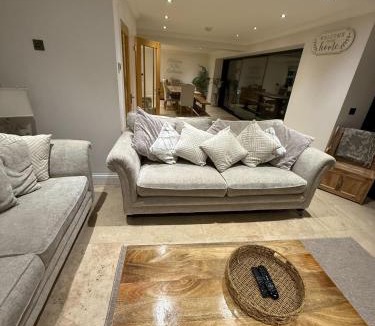 Cockett House | Spacious 6BR Swansea Home with Hot Tub, Pool Table and Bar