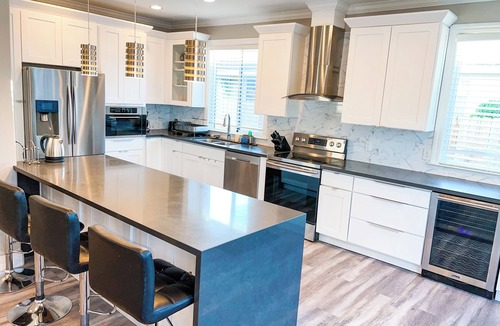 Santa Clara House | Spacious 9-bedroom/8-Bath Triplex in enchanting neighborhood of Santa Clara