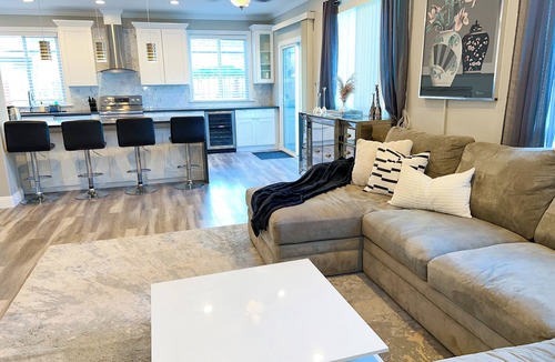 Santa Clara House | Spacious 9-bedroom/8-Bath Triplex in enchanting neighborhood of Santa Clara
