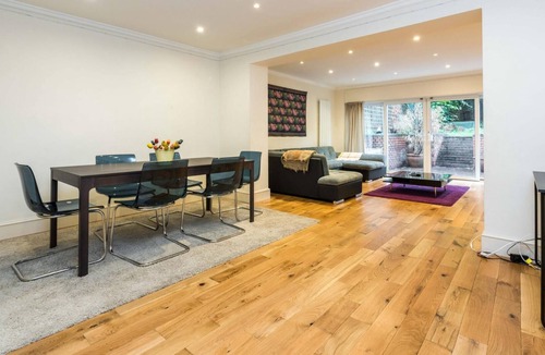 Camden Apartment | Spacious and Bright 3BD Home in Belsize Park