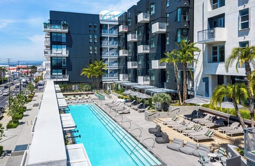 Hollywood Apartment | Spacious and Modern 3 bedroom 2 bath unit