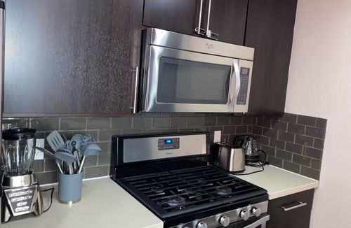 Hollywood Apartment | Spacious and Stylish Apt