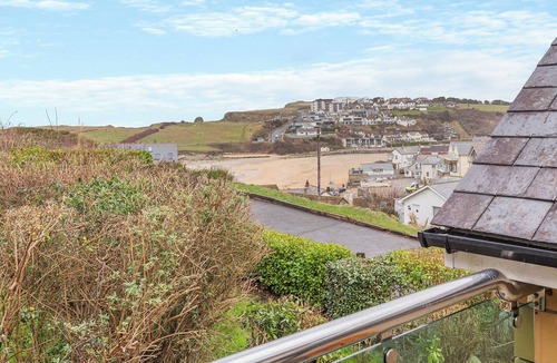 Porth Villa | Spacious and stylish villa with beach views.