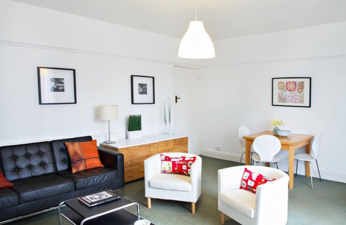 Brondesbury Apartment | SPACIOUS Apartment 4BR 1BA, sleep up to 9