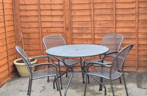 Pill Apartment | Spacious apartment 5 mins from Clifton and M5