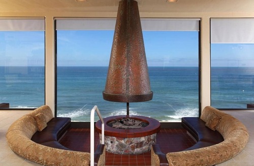 Solana Beach Condo | Spacious Beach Front Condo-Resort Like Amenities Pool And Spa