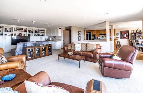 Roseville - Fleet Ridge House | Spacious Beautiful Home with Stunning Bay Views!