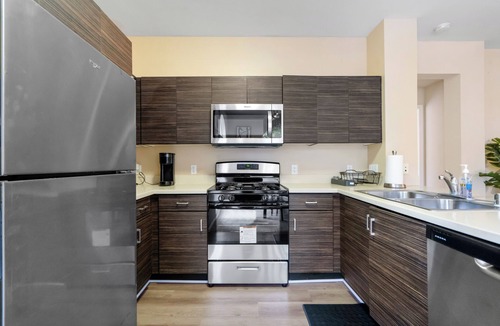 Garden Grove Apartment | Spacious & Beautiful 2BD/2BA ! 5MINS to Disney! The Outlets! Angel Stadium! etc.