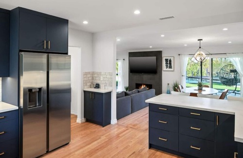 Tarzana House | Spacious, Beautiful Home W/Yard & Pool