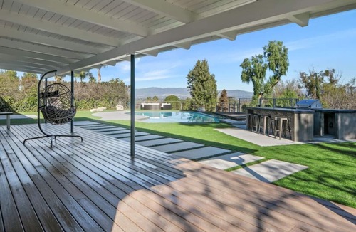 Tarzana House | Spacious, Beautiful Home W/Yard & Pool