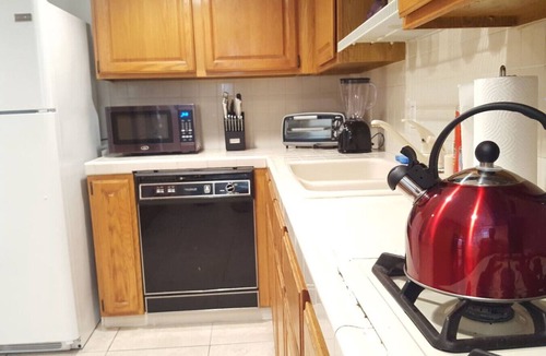 Beverly Grove Apartment | Spacious Beverly Hills 2 Bed w/Parking