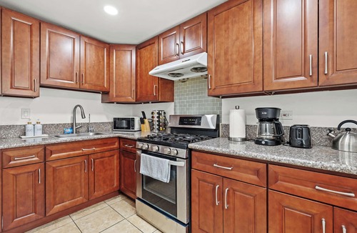 Westmont House | Spacious & Bright Home Fully Equipped