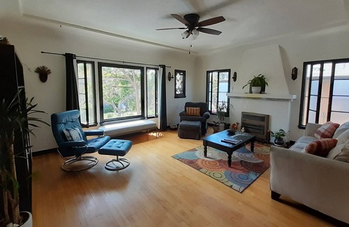 Alamitos Beach Apartment | Spacious condo-style 1 Bedroom apartment