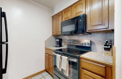 South Lake Tahoe House | Spacious condo with pool, close to beach & casinos