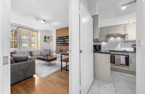 Cantelowes Apartment | Spacious & Cosy Camden Town 3BR Sleeps 7! Only 10 Min to St Pancras Station!