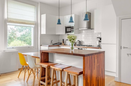 Kilburn Apartment | Spacious designer duplex. Fabulous location