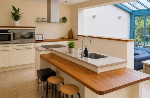 Cuddesdon House | Spacious Detached 4-Bedroom Family Home with Large Garden