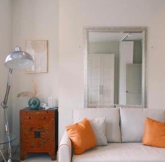 Ravenscourt Park Apartment | Spacious Duplex Flat West London for Families & Groups