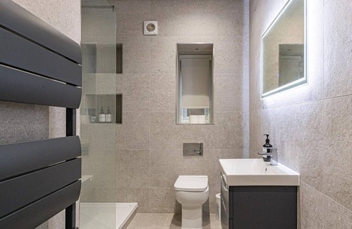 Coldharbour Apartment | Spacious Flat in trendy Brixton