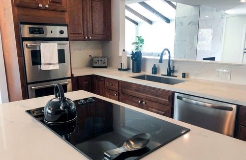 El Cajon House | Spacious & Fun - 5BR/4BA Pool Table Hot Tub