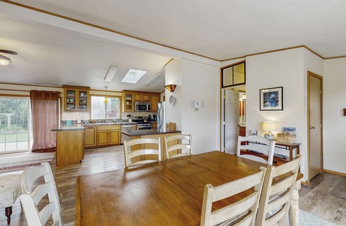 Loleta House | Spacious getaway w/marvelous bay and beach views, jetted tub, & gas grill