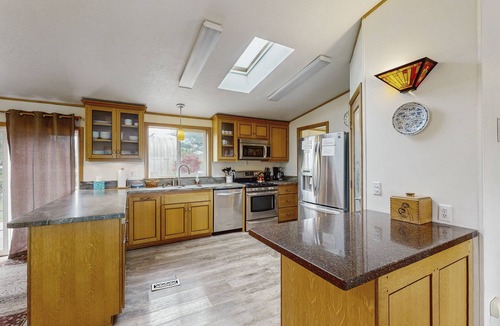 Loleta House | Spacious getaway w/marvelous bay and beach views, jetted tub, & gas grill