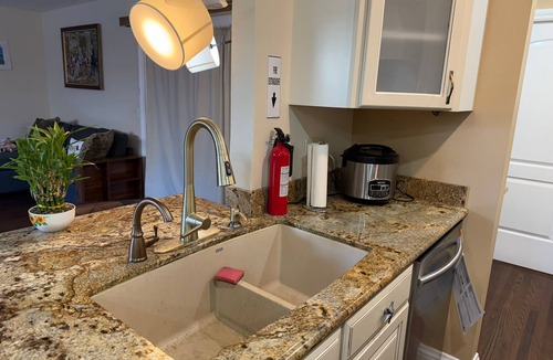 Huntington Beach House | Spacious HB Retreat–Walk to Beach-Perfect 4 Pacific Airshow-Seal Beach Room