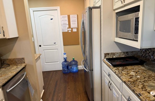 Huntington Beach House | Spacious HB Retreat–Walk to Beach-Perfect 4 Pacific Airshow-Seal Beach Room