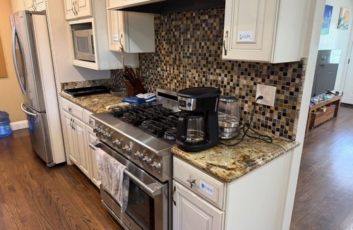 Huntington Beach House | Spacious HB Retreat–Walk to Beach-Perfect 4 Pacific Airshow-Seal Beach Room