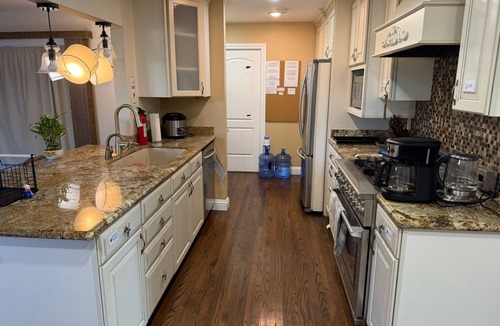 Huntington Beach House | Spacious HB Retreat–Walk to Beach-Perfect 4 Pacific Airshow-Seal Beach Room