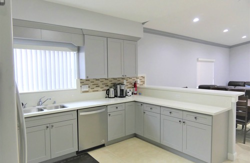 Southwest Anaheim House | Spacious Home* 7 minutes to Disneyland