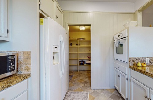 Mendocino House | Spacious home on Big River with river views, Hot tub, 2 kitchens, streaming