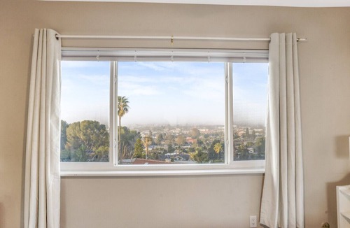 Lomita House | Spacious Home with Amazing Skyline & Mountain Views