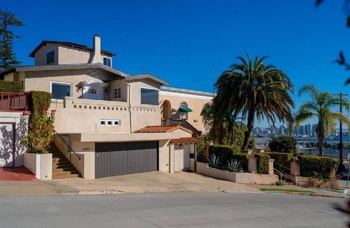 Mission Hills House | Spacious Home with view of Downtown and the Beach