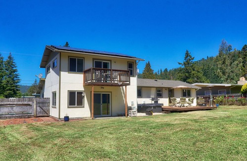 Hiouchi House | Spacious House with Game Room, 2 mins from Jed Smith Redwood Park & Smith River