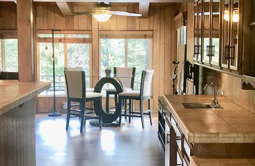 Hamilton Branch House | Spacious Lake Almanor River Front Home, sleeps 11, 2 king bed, 2 queen bed
