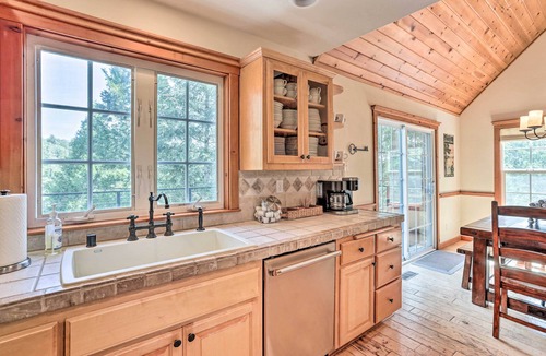 Lake Arrowhead House | Spacious Lake Arrowhead Home w/Putting Green